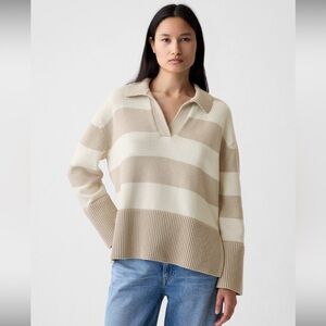 GAP Cream and Tan V-Neck Sweater with Stripes